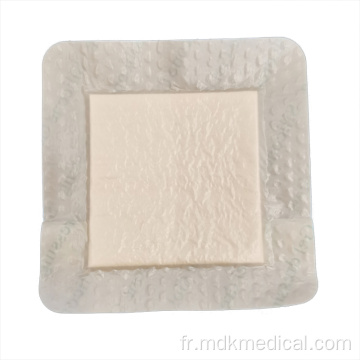 Pansement de mousse hydrocellulaire bordé en silicone adhésif